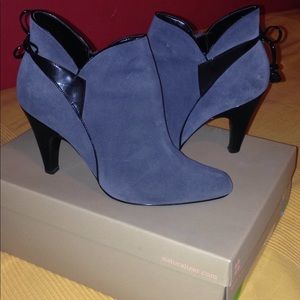 Naturalizer gray suede booties with box